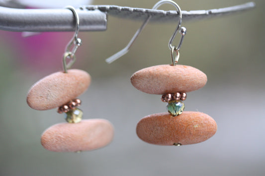 Vintage drfitwood, emerald colored green crystal and copper colored metal handmade dangle earrings