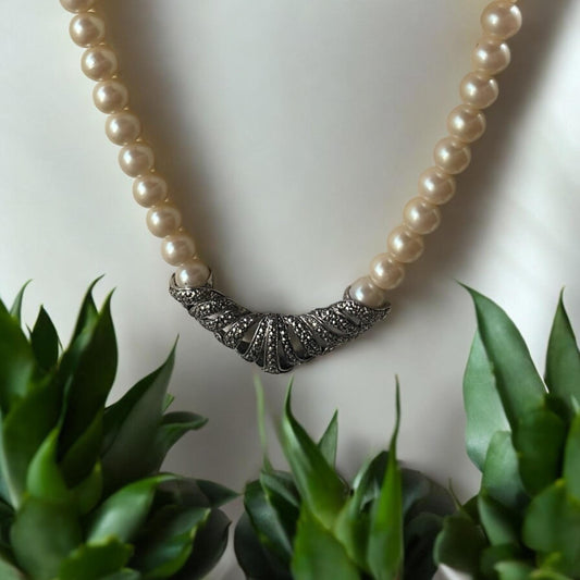 Stunning Avon classic faux pearl and marcasite vintage necklace