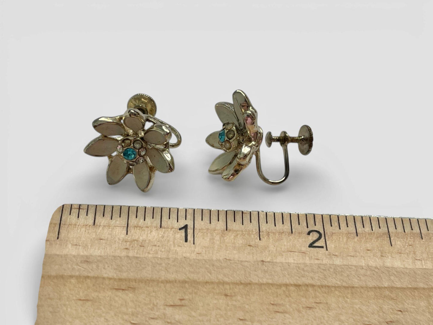 Vintage 1950s Flower Earrings – Cream Enamel & Aqua Rhinestone – Gold Tone Screw Back – Retro Spring Floral Jewelry