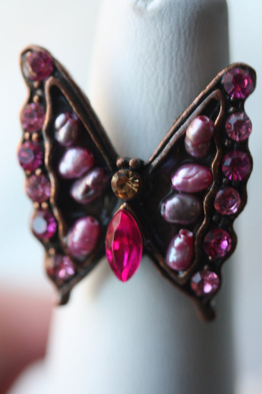 Stunning butterfly ring with pearls and rhinestones