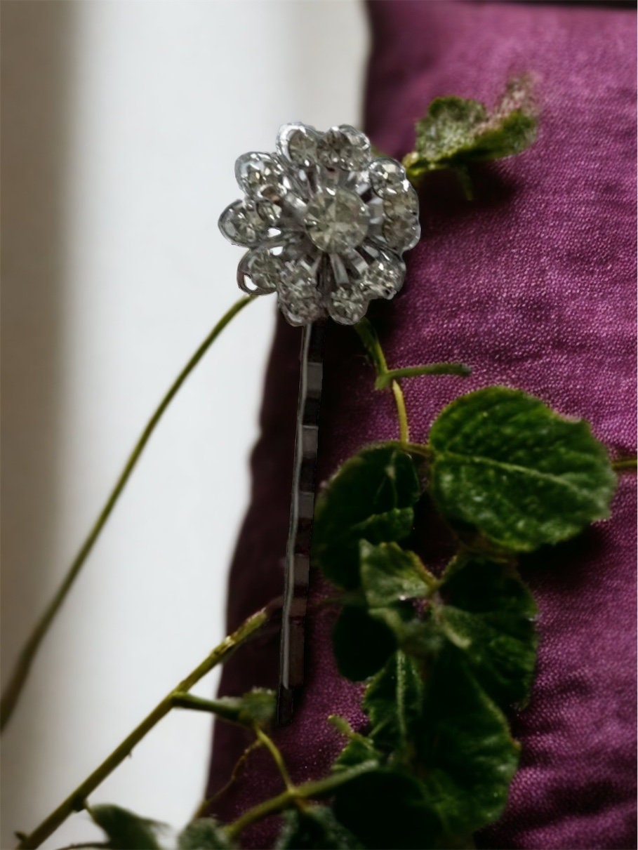 Unique crystal flower hair pin made of upcycled vintage components