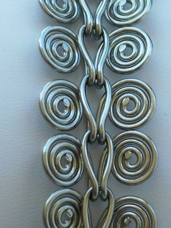 Stunning unique linked scrollwork silvertone vintage bracelet