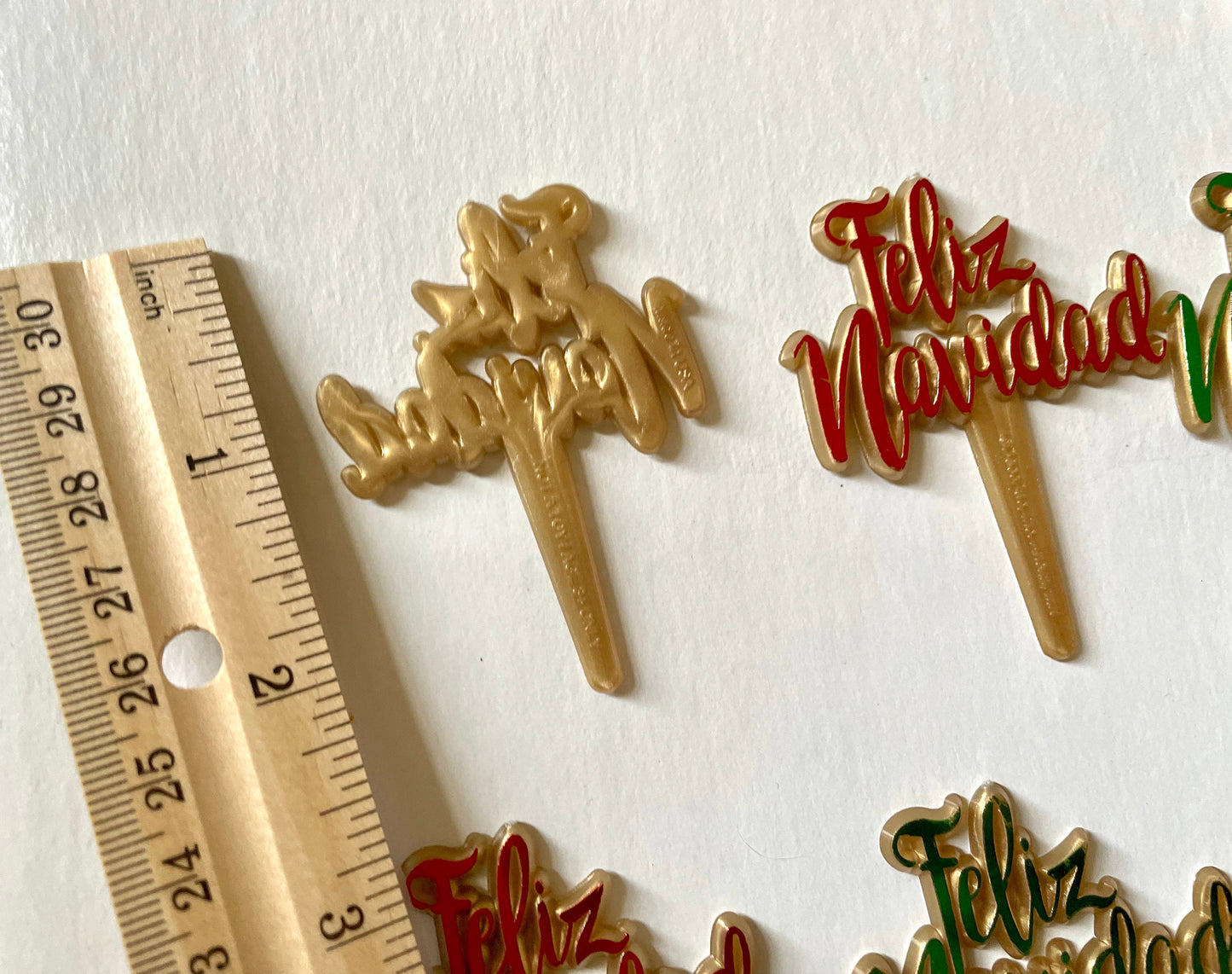 Pair of red and/or green iridescent plastic cake toppers - Feliz Navidad