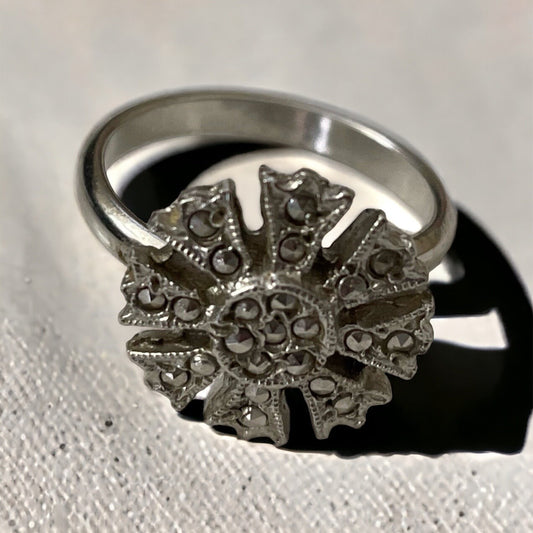 Stunning vintage marcasite ring - adjustable