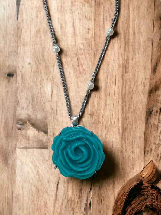 Vintage Avon turquoise rose necklace on silvertone chain interspersed with faux pearls