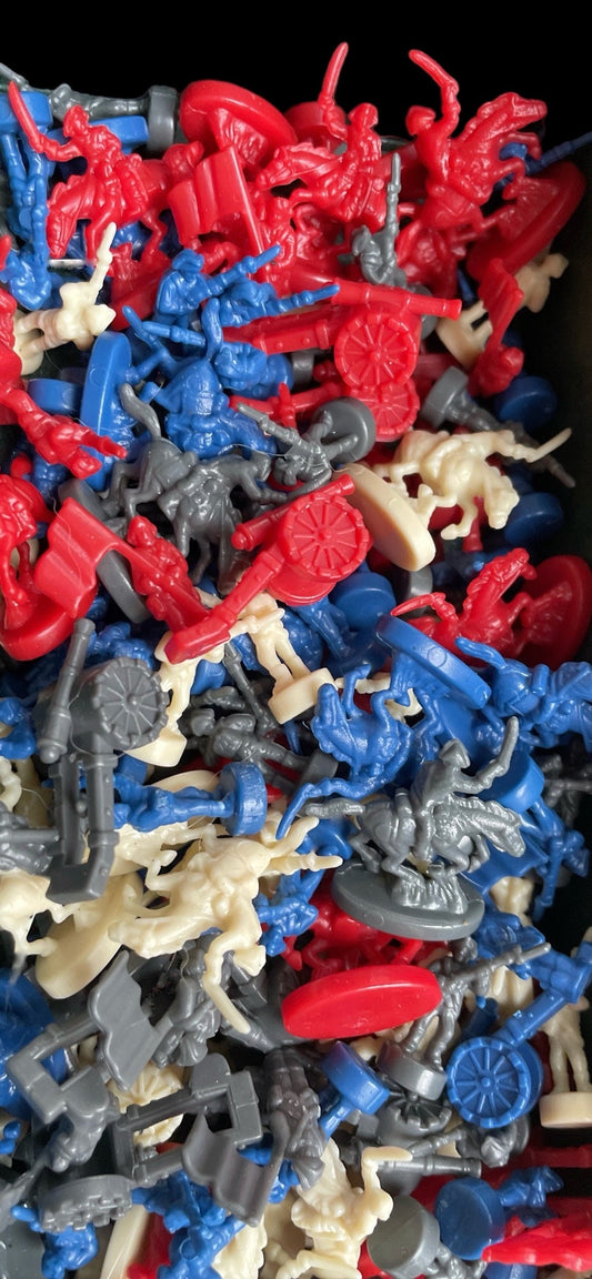 Tiny little plastic army figurines - great for crafts - approx. 1" each