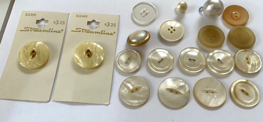 Lot of vintage buttons - from Holland and elsewhere - mother of pearl and shades of white / cream / yellow