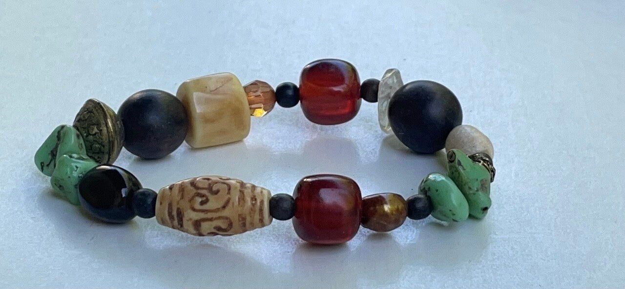 Mixed material vintage stretch bracelet