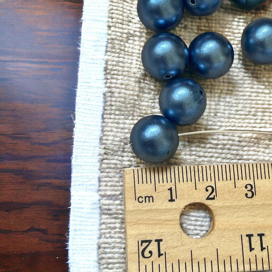 Blue vintage faux pearl beads - 10 mm each