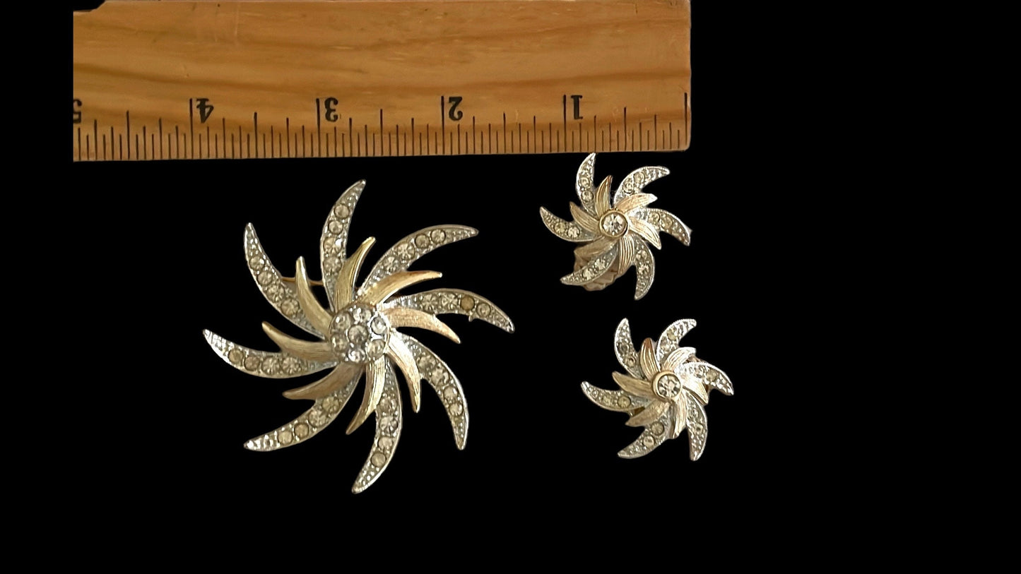 Stunning Sarah Coventry "pinwheel" pin and clip earring set - starburst