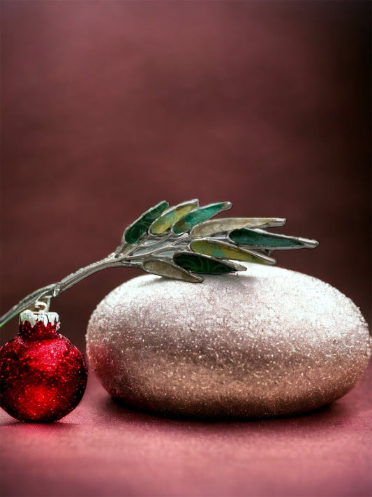 Mixed material shades of green - leaf pin