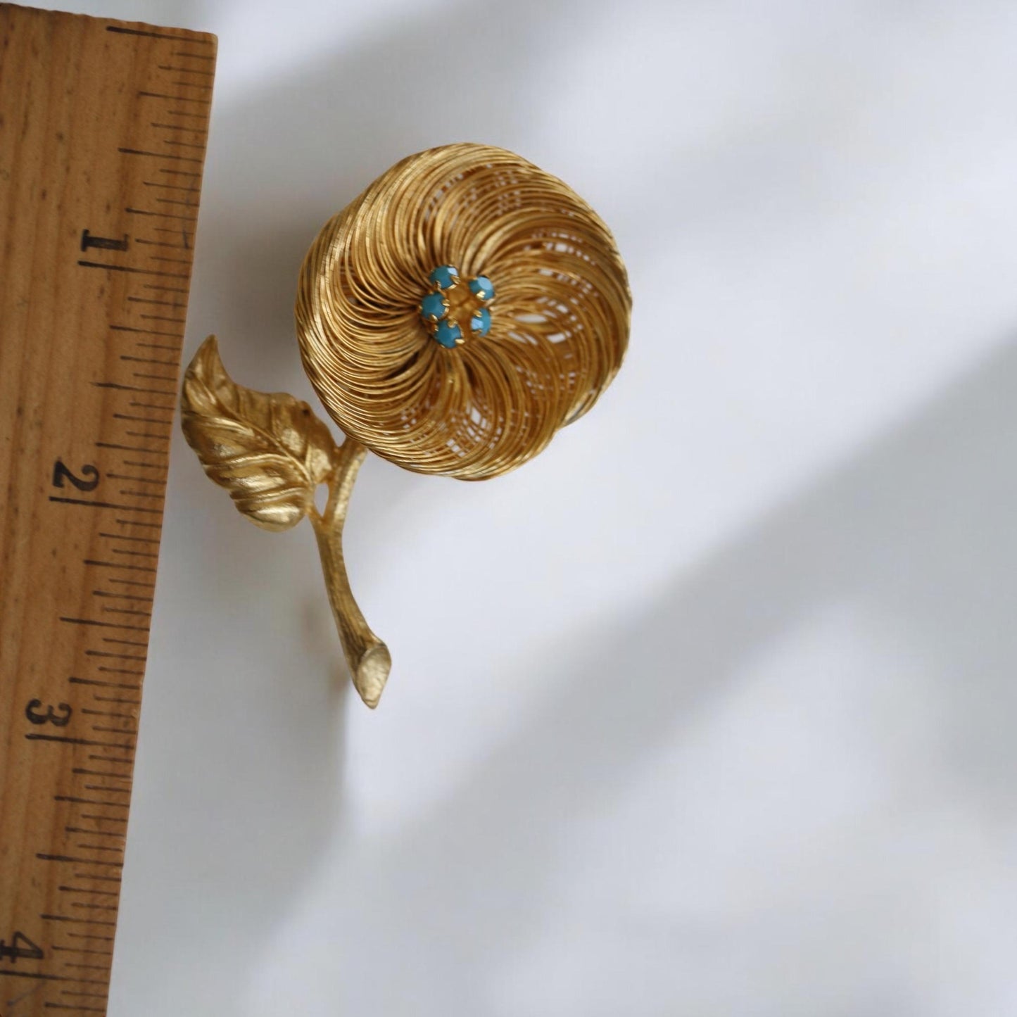 Stunning Vintage Gold Wire Wrapped Flower Turquoise Blue Rhinestone Brooch Pin
