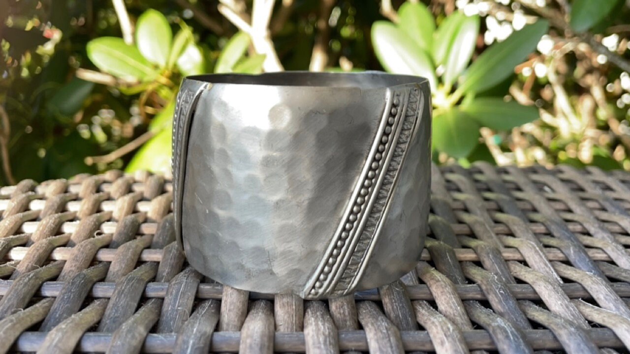 Stunning vintage hammered metal cuff bracelet with unique intricate design - textured cuff bracelet - silvertone bracelet by Stephan & Co.