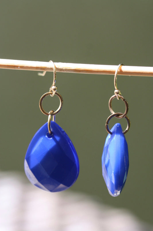 Royal blue faceted teardrop-shaped dangle earrings