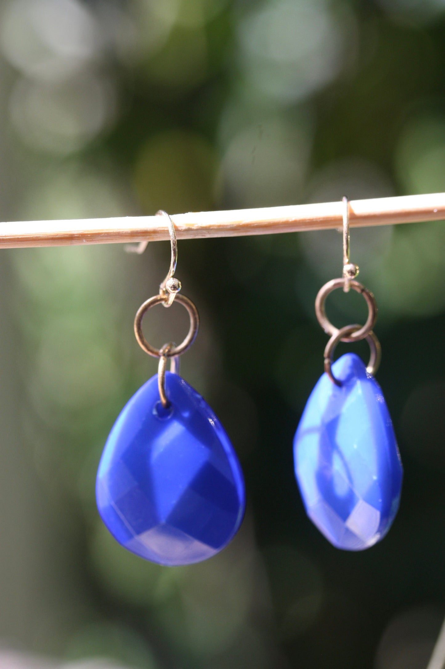 Royal blue faceted teardrop-shaped dangle earrings