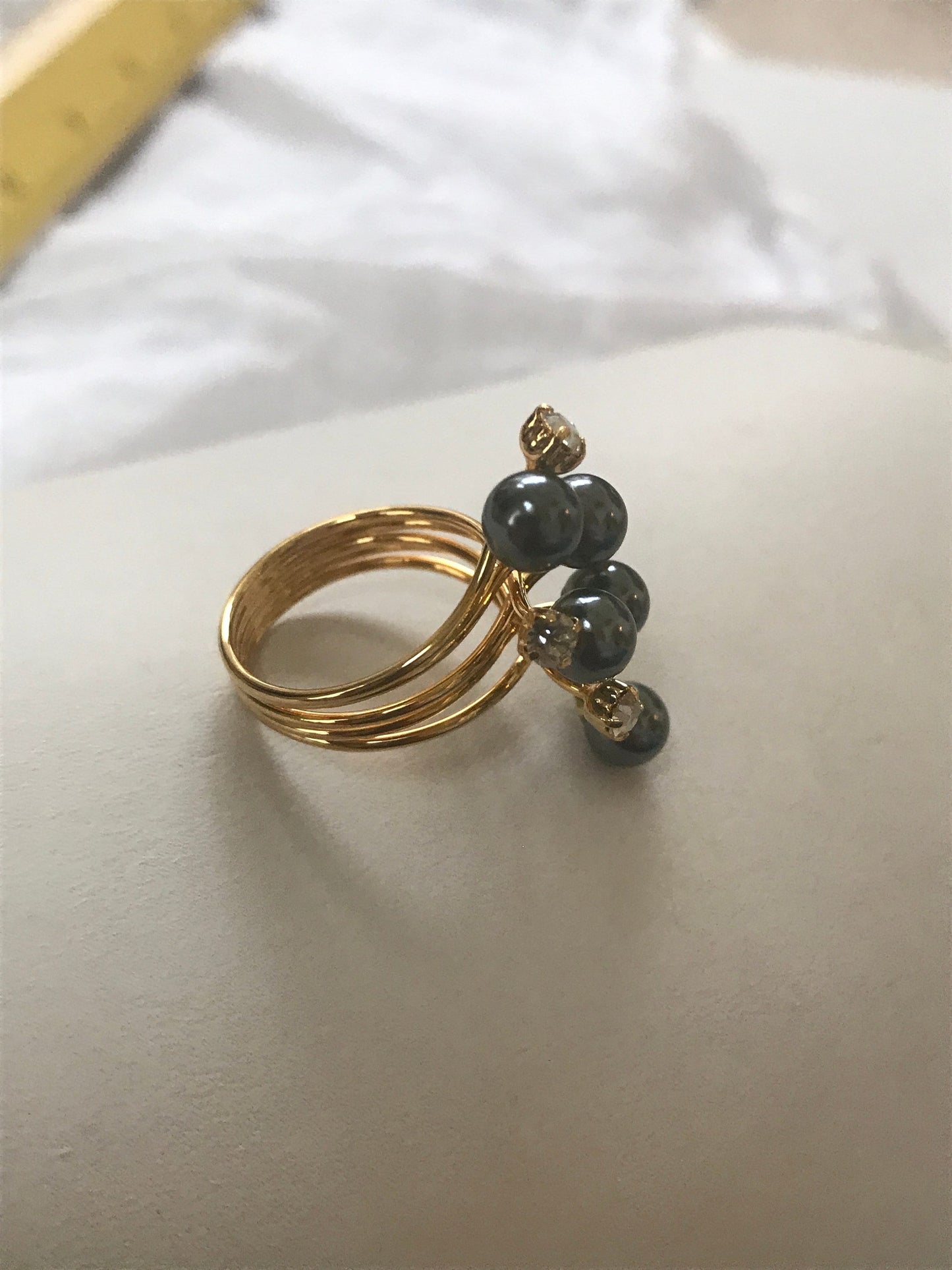 Black faux pearl and rhinestone stunning vintage ring - goldtone band
