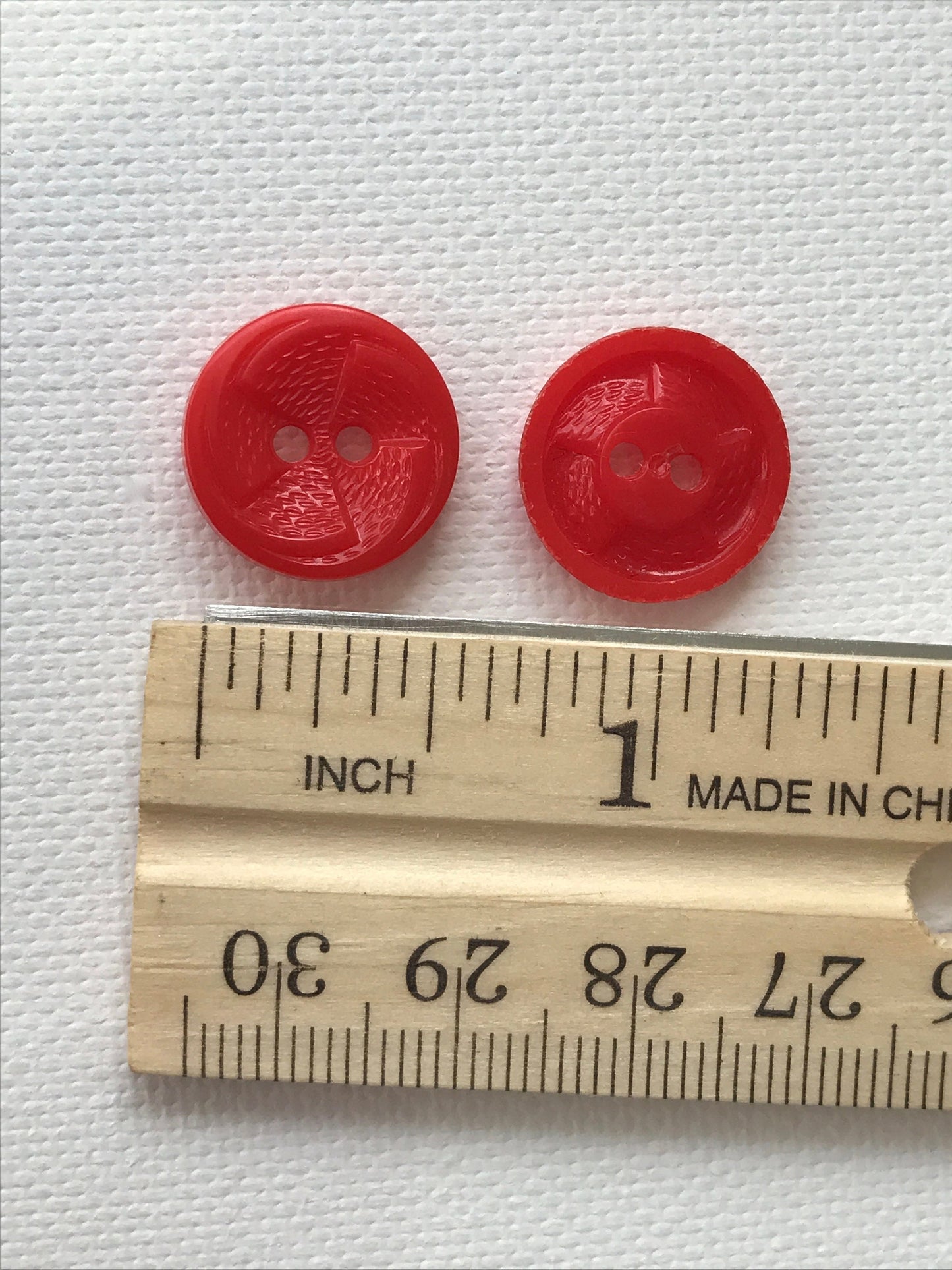 Lot of red textured vintage buttons - flat backs