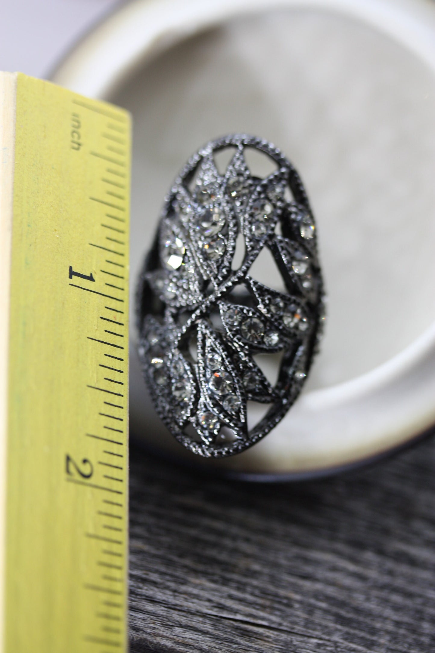 Stunning vintage costume jewelry ring - black with rhinestones