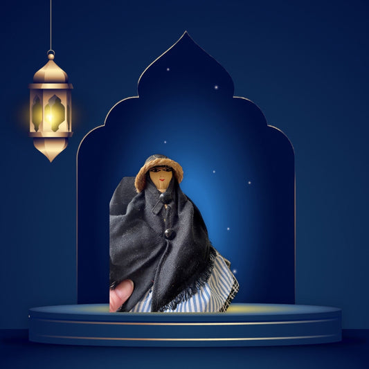 Stunning vintage collectible corn husk Doll - from Lanzarate Canary Island - with handwoven basket