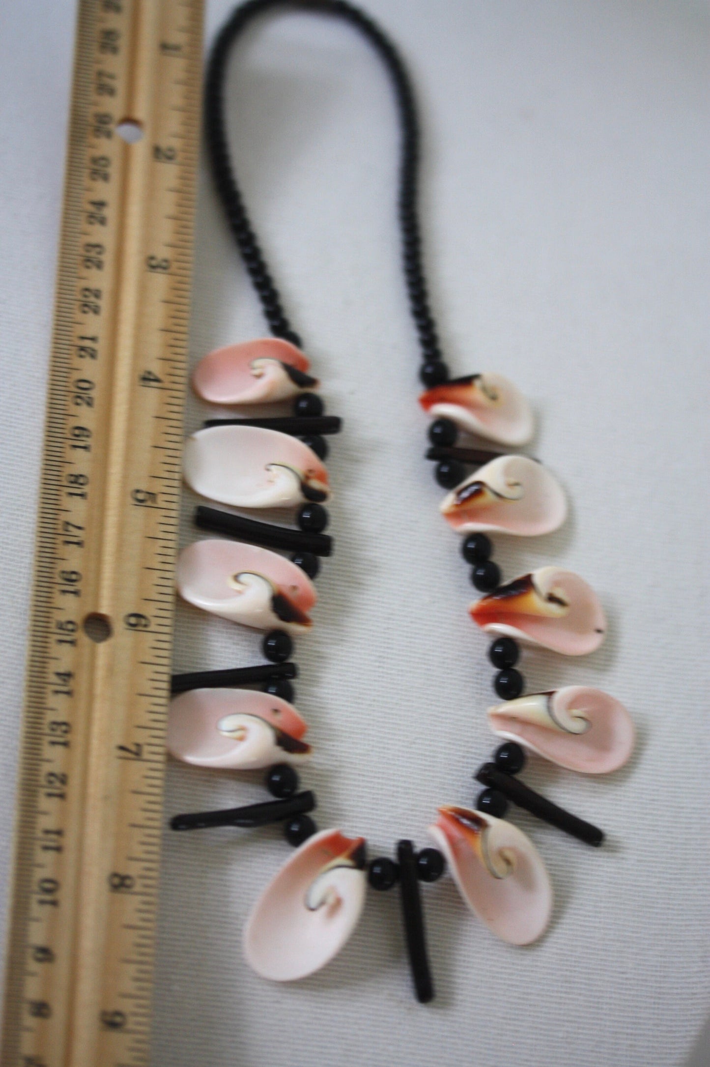Stunning pink Luhuanas shell and black beaded vintage necklace