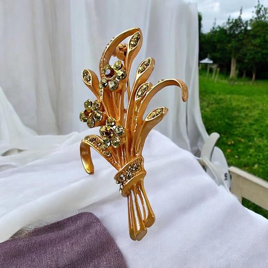 Stunning vintage rhinestone pin/brooch - flower bouquet