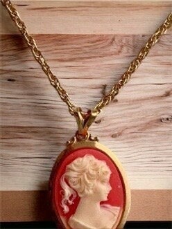 Stunning vintage faux cameo necklace