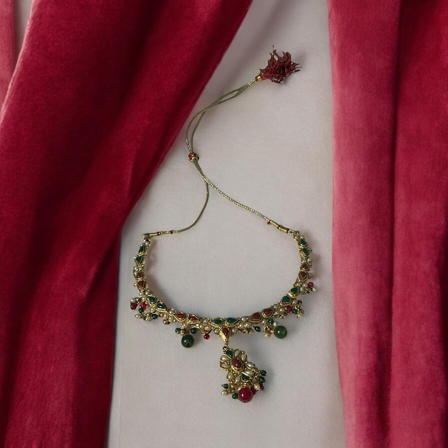 Stunning Indian style vintage necklace - red, green and faux pearls
