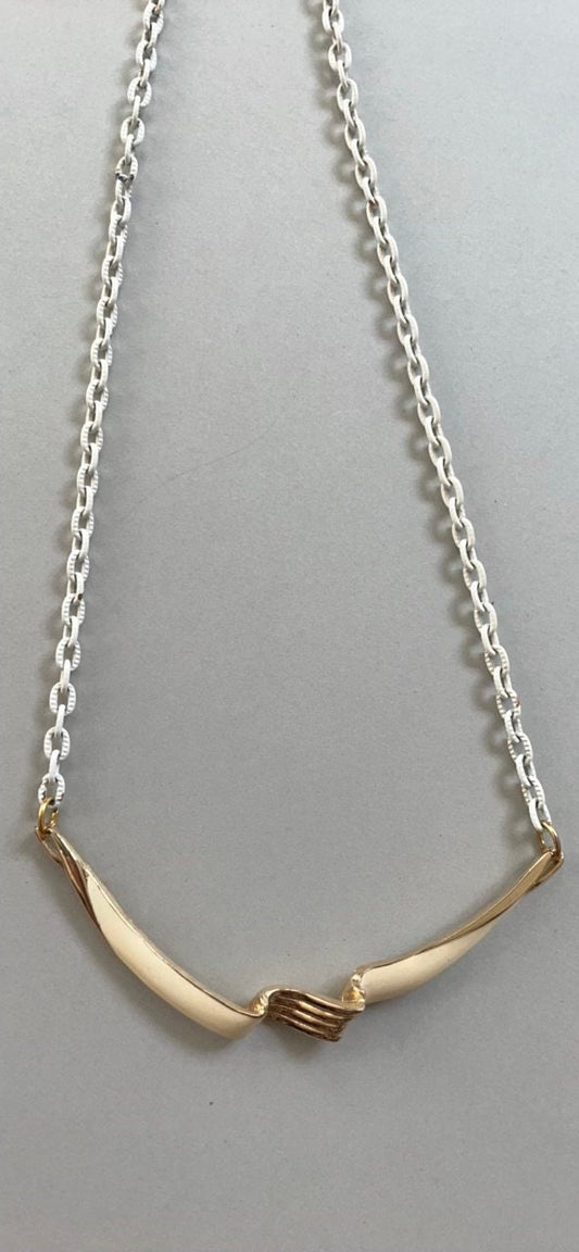 Unique vintage cream colored ribbon style necklace - unsigned