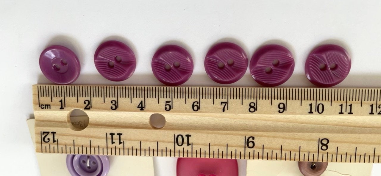 Lot of vintage buttons - from Italy and elsewhere - shades of purple, pink and wine