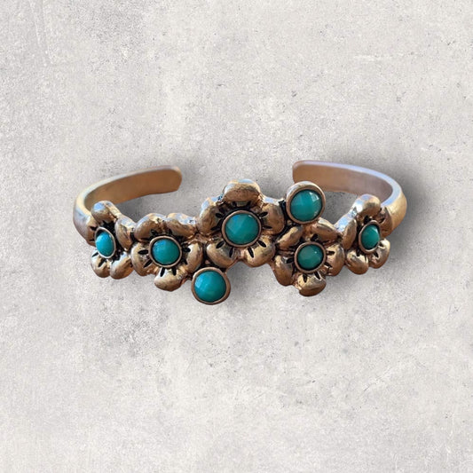 Stunning vintage bracelet with faux turquoise studs