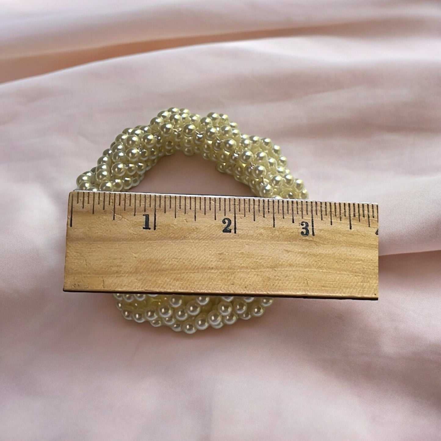 Stunning vintage faux pearl bracelet