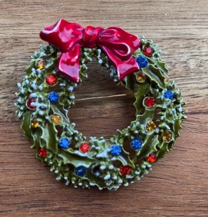 Vintage Christmas wreath pin - signed ART