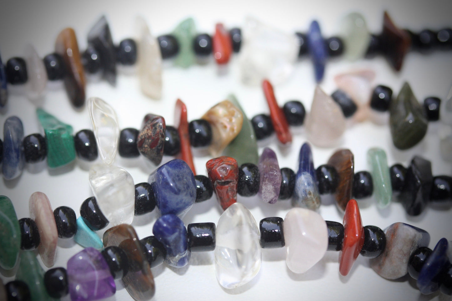 Simple elegance - 24-inch semi-precious stone chips vintage necklace