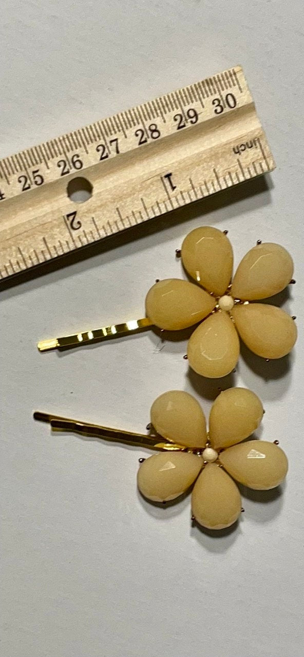 Pair of yellow flower hair pins - made of upcycled necklace components