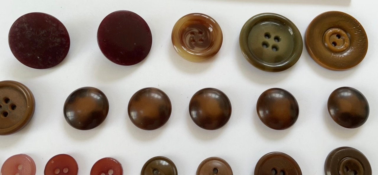 Lot of vintage buttons - shades of brown