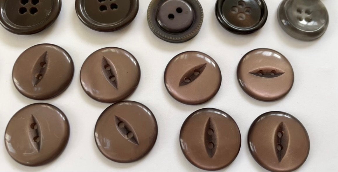 Lot of vintage buttons - shades of brown