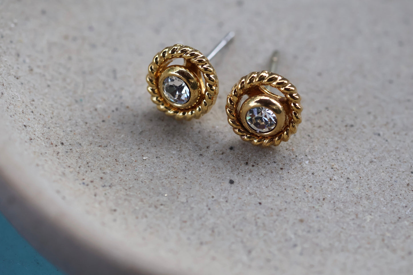 Small gold and rhinestone stunning vintage stud earrings - approx. 8 mm