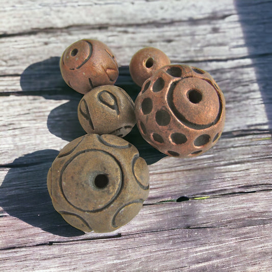 5 vintage beads - decorative/ornate