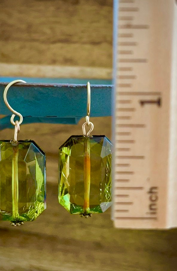 Green faceted rectangular crackle dangle earrings