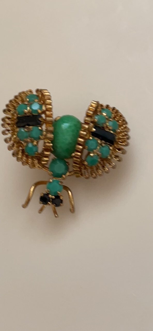 Stunning vintage bee pin with wired wings - unsigned