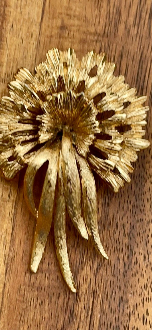 Beautiful vintage signed Monet pin