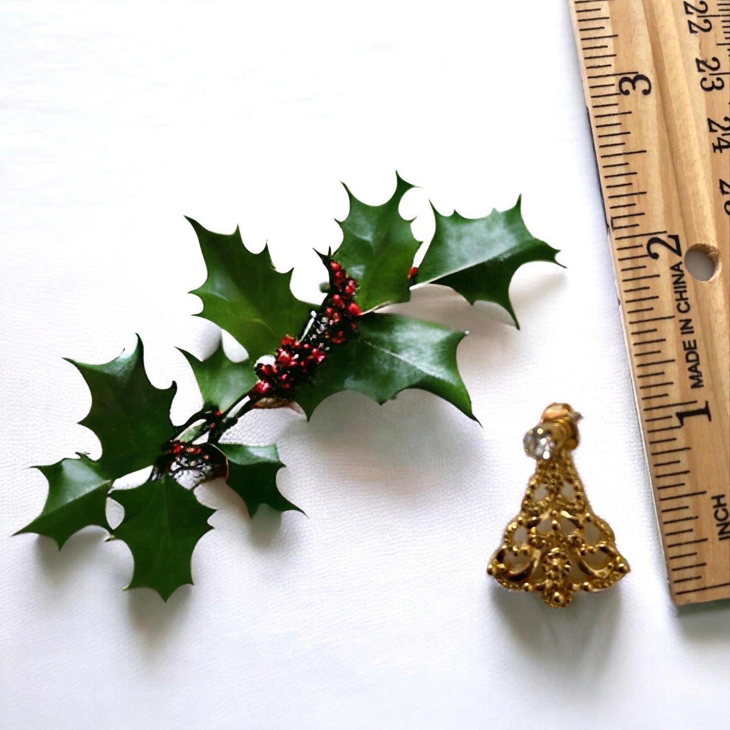 Small vintage goldtone Christmas tree earrings with rhinestone stars