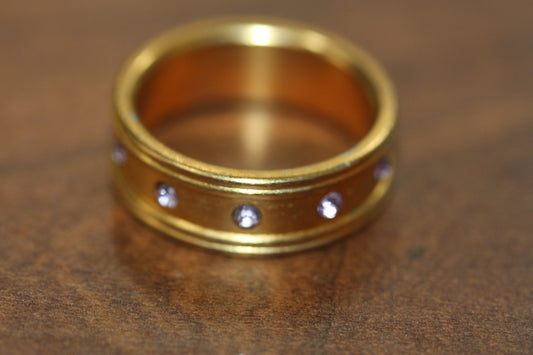 Stunning vintage costume ring