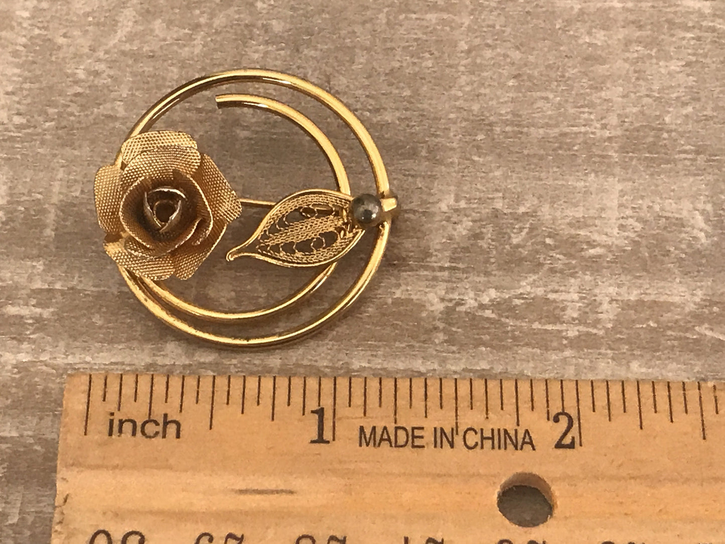 Signed Sarah Coventry goldtone filigree floral vintage pin