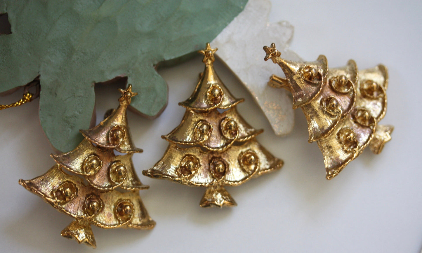 Vintage Christmas tree pin/Holiday pin