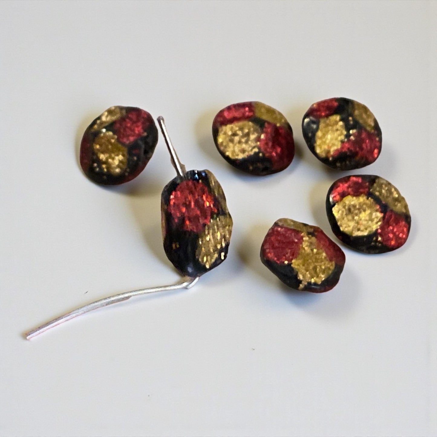 Vintage Red & Gold Glitter on uniquely shaped black Beads – for Jewelry Making