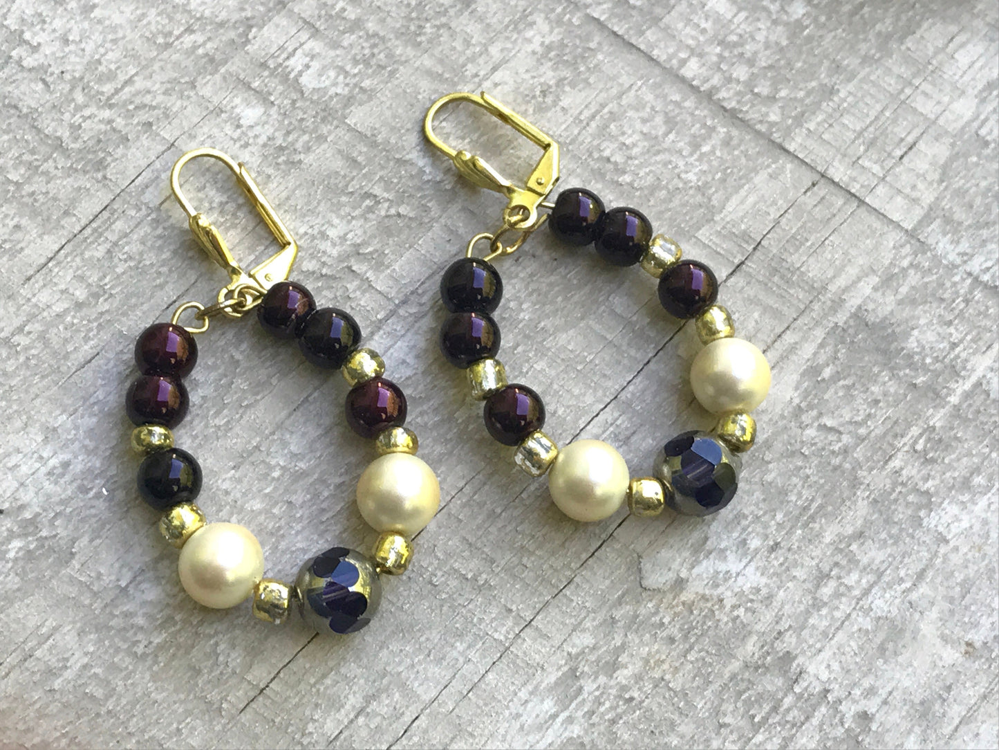 Beaded hoop vintage earrings - purple and pearl