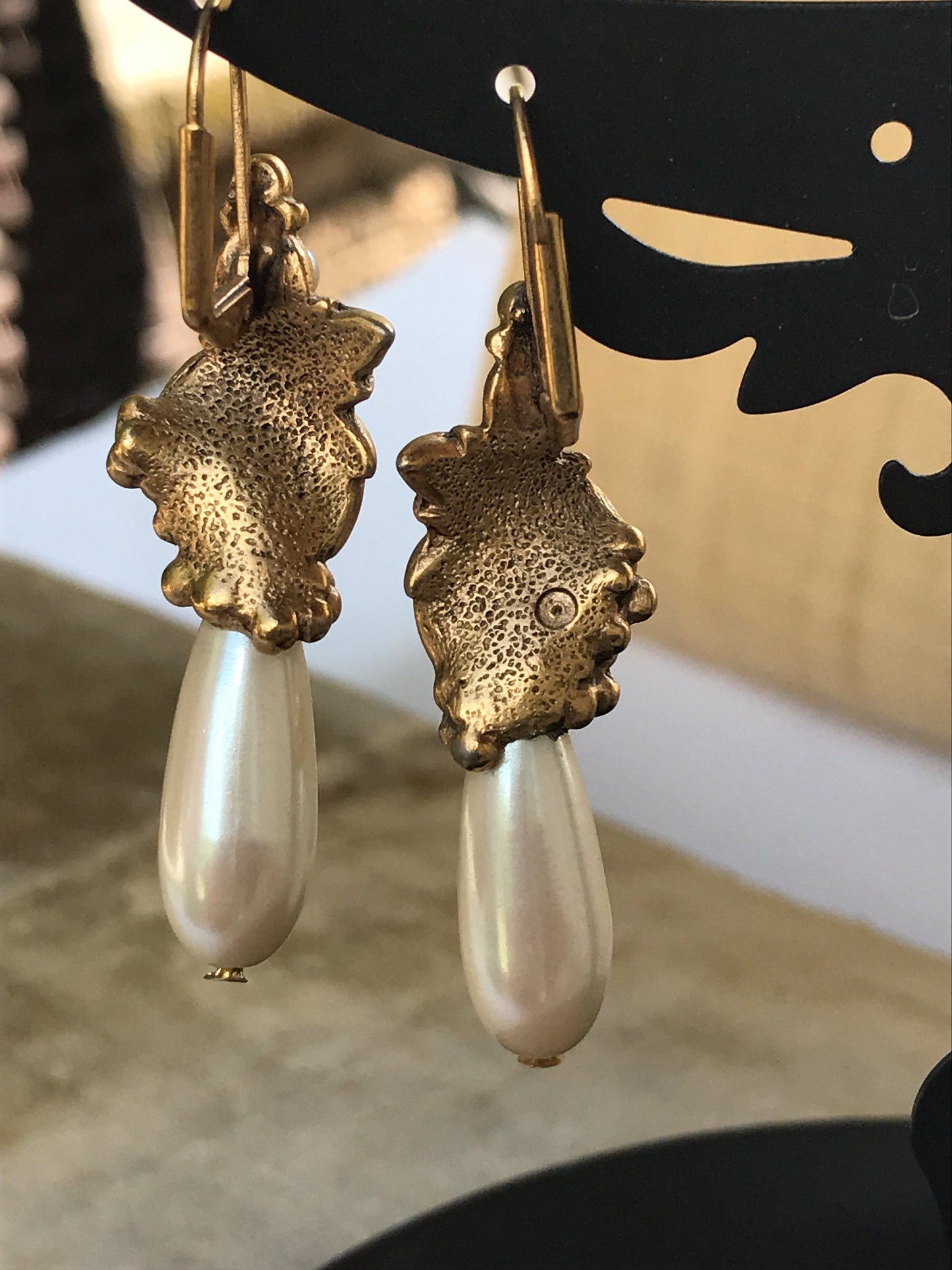 Goldtone Faux Pearl drop stunning vintage earrings