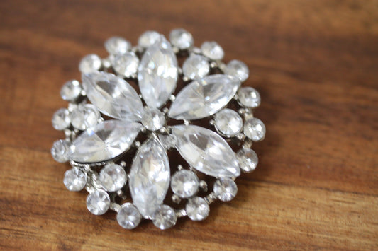 Stunning vintage rhinestone pin