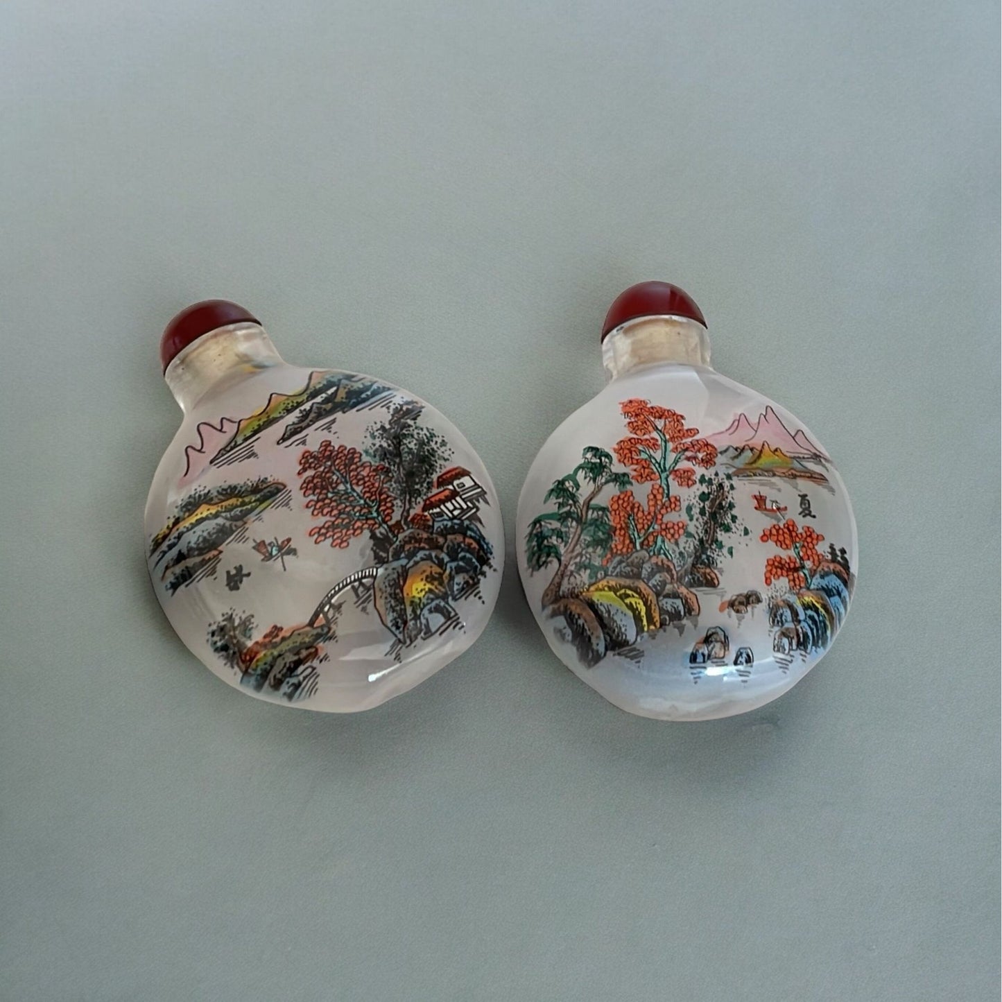 Set of 4 stunning handpainted vintage Chinese snuff bottles in original box